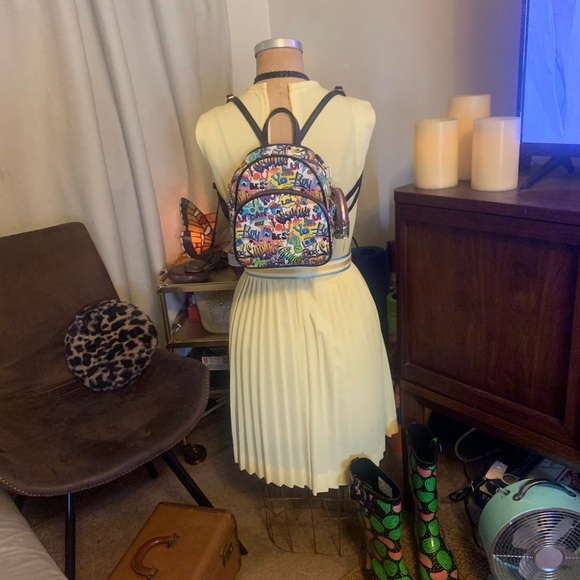 Original Vintage David Crystal Dress. In a gorgeous yellow. Size small. - Picture 8 of 9